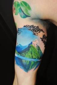Большая рука акварель стиль пейзаж пейзаж цвет татуировки