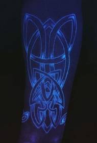 Keltiese styl fluoresserende totemarm tattoo patroon