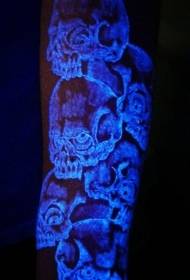 arm unikt designad En grupp fluorescerande galna tatueringskullar