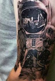ongelooflijke arm zwarte en witte maan astronaut tattoo patroon