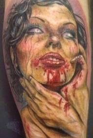przerażający wzór tatuażu krwawe ramię kobiety