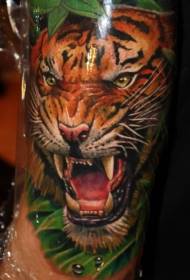 model i tatuazhit të kokës së tigërve me pyje me ngjyrë