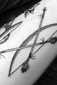 disegno del tatuaggio con arco e freccia in bianco e nero dal design semplice