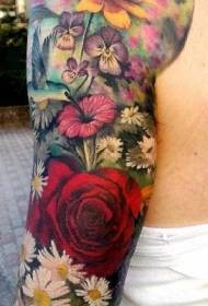 braccio colorato modello realistico tatuaggio farfalla fiore