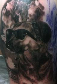 ръка реалистично куче и слънчеви очила личност татуировка модел