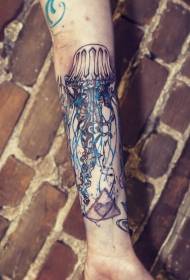 ear koel swart en blau jellyfish tatoeëpatroan