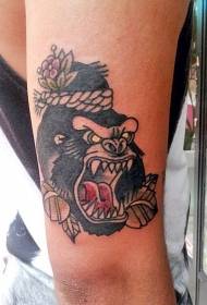 узорак горила и шешира у облику тетоваже у боји руке