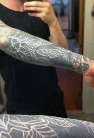 braccio semplice motivo tatuaggio pansy bianco e nero