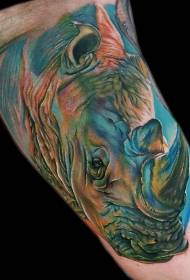 sanyi mai launi rhinoceros tattoo akan hannu