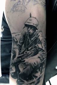 腕の黒と白の第二次世界大戦の兵士の肖像画のタトゥーパターン