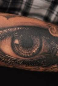 lengan hitam dan putih realistis pola tato mata sedih