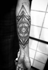 черно-бял малък геометричен модел татуировка на ръката