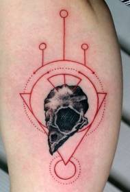 ogwe ojii nnụnụ skull na red geometric tattoo ụkpụrụ