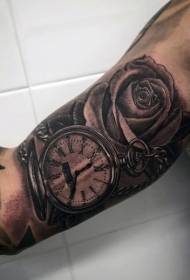 非常逼真的黑白时钟与玫瑰手臂纹身图案