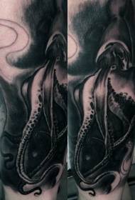 Ingalo ye-tattoo emnyama enkulu ye-octopus