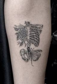 rankos juodo kūno skeletas ir drugelio gėlių tatuiruotės modelis