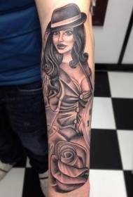 ručno oslikana crno-bijela seksi žena s uzorkom Tattoo ruža
