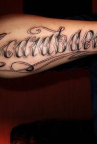 brazo patrón de tatuaxe de letra negra latina