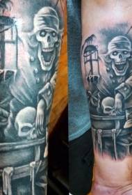 Braccio squisito modello di tatuaggio teschio pirata nero
