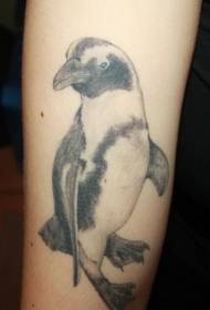 мастило цртање стил мали пингвин тетоважа узорак