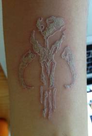 Tengkorak putih pola kerangka lengan tato
