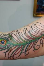 patrón de tatuaje de brazo grande de pluma de pavo real verde