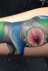 rokas spilgtas krāsas nīlzirgu izdurtā tetovējuma raksts