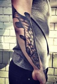 arm fantastiska svartvita stora fisk tatuering mönster