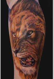 reális ordító oroszlán tetoválás minta a karján