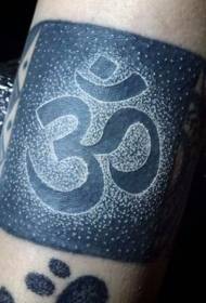 braccio raffigurato con precisione il modello di tatuaggio simbolo in bianco e nero