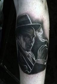 lengan realistis pria merokok hitam pola tato