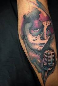 неверојатна мексиканска девојка и микрофон шема за тетоважа на рака