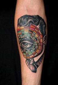 braccio misterioso mezzo ritratto semi-decorativo colorato tatuaggio