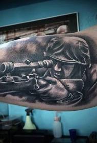 arm meget realistiske sort og hvid sniper tatoveringsmønster fra 2. verdenskrig