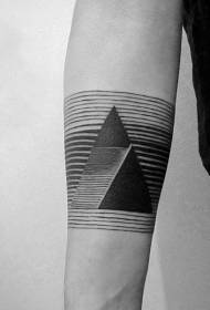 геометриска црно-бела линија шема на тетоважи на раката
