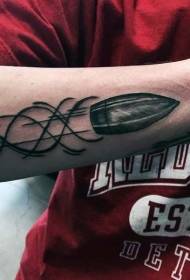 roko majhen črno-beli realistični vzorec tetovaže bullet