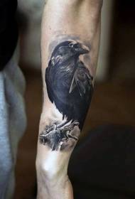 käsivarsi erittäin realistinen mustavalkoinen varis tatuointikuvio