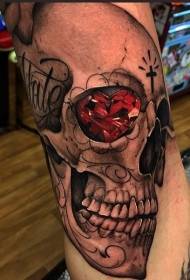 ručna crna lubanja s crvenim dijamantskim uzorkom tetovaže