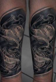 Umlinganiso we tattoo omnyama kunye nomhlophe