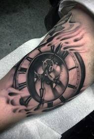 modèle unique de tatouage d'horloge mécanique noir et blanc peint à la main de bras