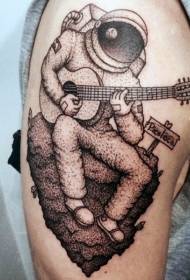 lengan astronot menyengat hitam dan putih sederhana memainkan pola tato gitar