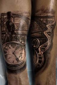 rameno staré školy veľmi jemné hodiny s tetovaním mužov