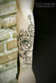 рука черно-белая линия роза тату