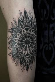 büyük siyah mandala çiçek kol dövme deseni