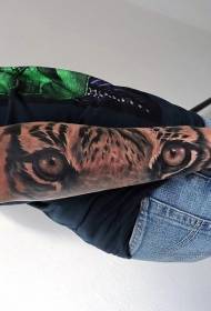 매우 인상적인 흑백 호랑이 팔 문신 패턴