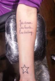 brazo liñas negras de estrelas e patrón de tatuaxe de letras