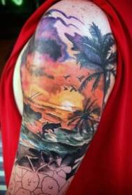 Ozeano ilunabar koloretsu oso erromantikoa animalia eta palmondo besoaren tatuaje ereduarekin
