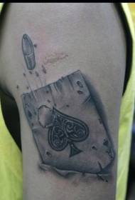 pienet mustat luodit ja pelikortit käsivarren tatuointiryhmä