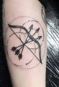 таинственный черный лук и стрелы с рисунком татуировки вокруг руки