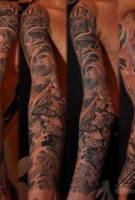 手臂亞洲風格的黑白神秘龍和花紋身圖案